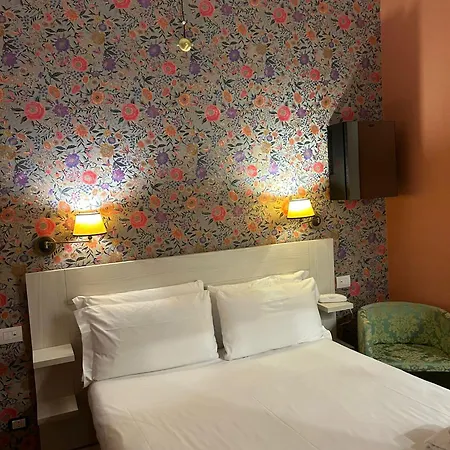 Hotel Montreal 3*