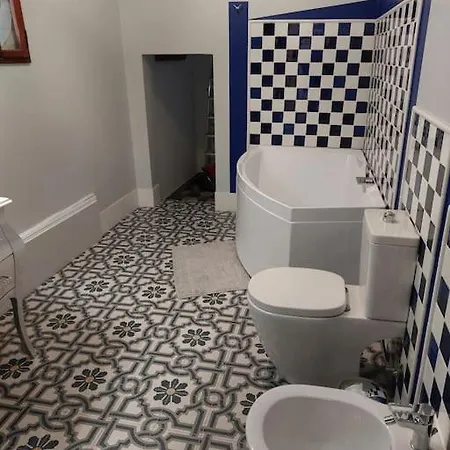 Ponte Vecchio - Luxury - Town Center Apartment