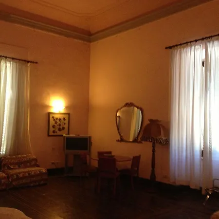 Garden Hotel *