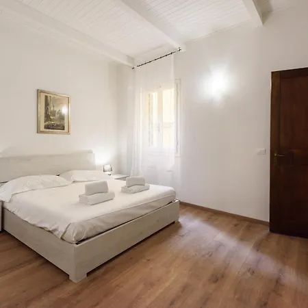 Apartment Uffizi 3 Bedrooms By Mmega