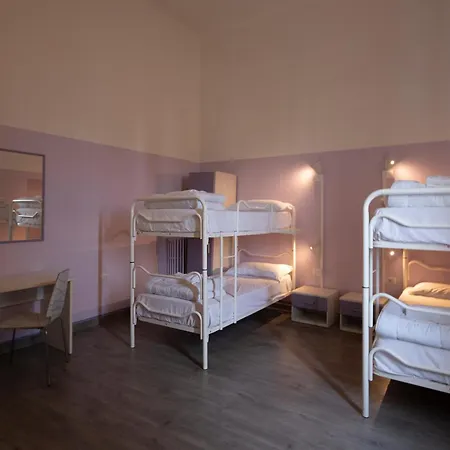 Hostel & 7 Floransa