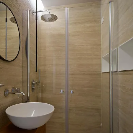 Apartment Bright 3-bedroom With Patio In Historic Center Near Duomo Florence