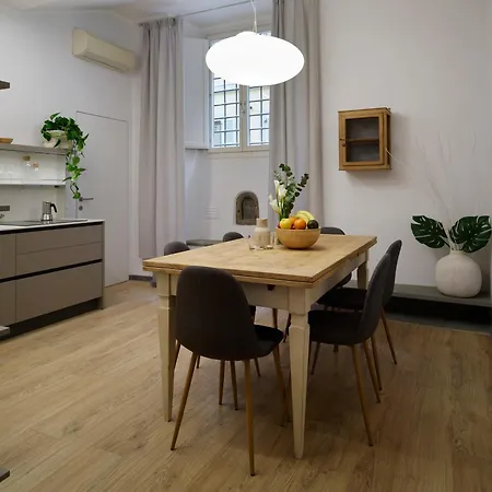 Bright 3-bedroom With Patio In Historic Center Near Duomo Florence