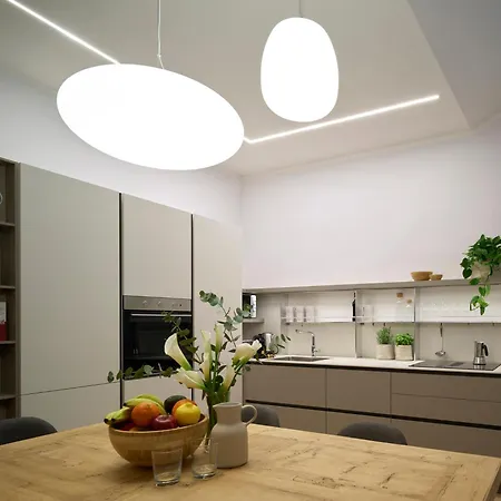 Bright 3-bedroom With Patio In Historic Center Near Duomo Apartment *
