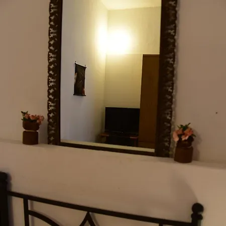 Il Segreto Di Via Laura - House In Apartman *