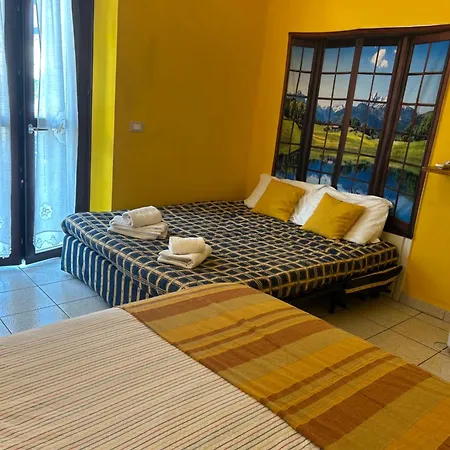 Amarelo House Apartment