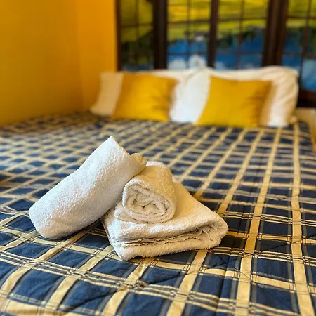 Amarelo House Apartment *