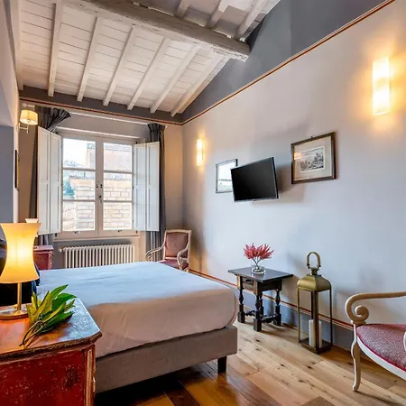 Genteel Piazza Pitti Apartment *