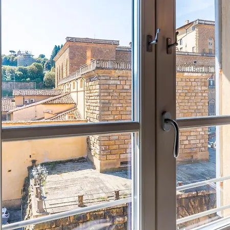 Genteel Piazza Pitti *