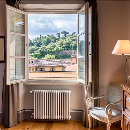 Genteel Piazza Pitti Apartment Florence