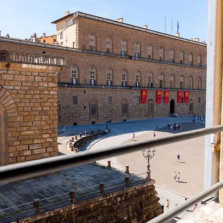 Genteel Piazza Pitti *