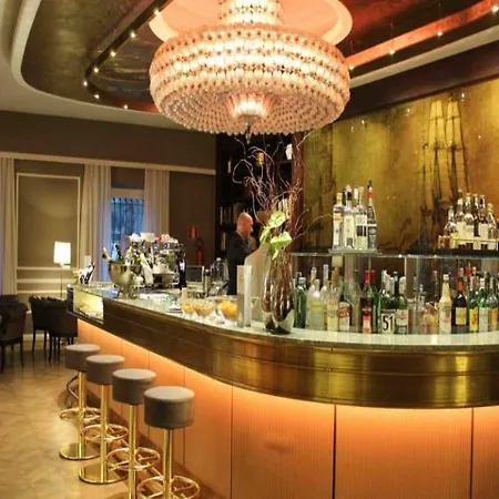 Plaza Lucchesi Hotel 4*