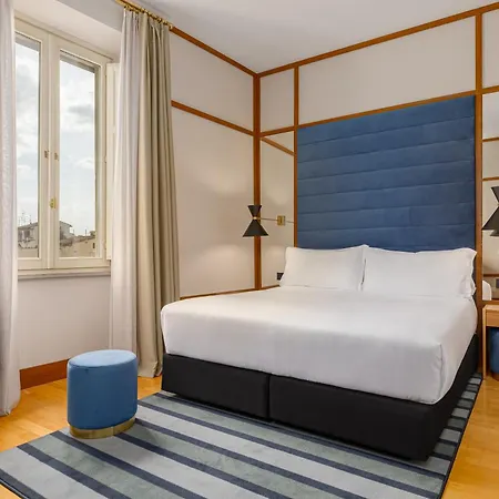 Mate Luca, Hotel Florenz