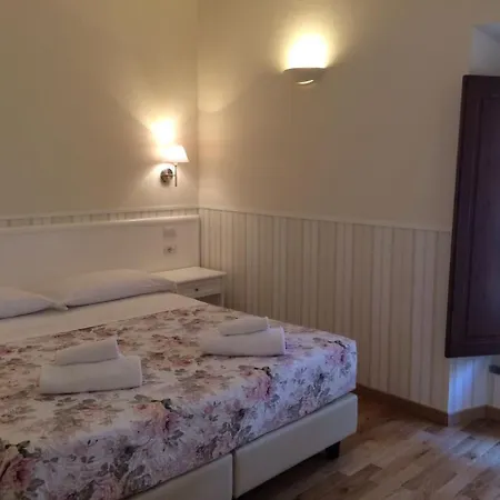 Adelaide House 2* フィレンツェ