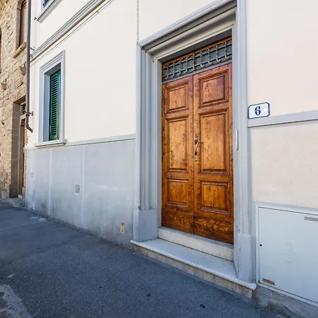 Dimora San Frediano, Oltrarno's Gem With Patio *