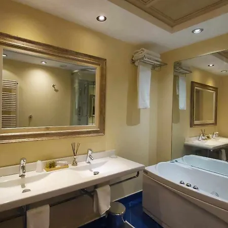 Aparthotel Tornabuoni La Petite 4*