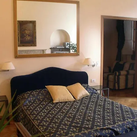 Tornabuoni La Petite 4* Florence