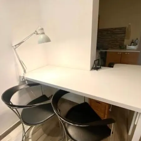Cosy Modern Flat Private Patio Apartment *