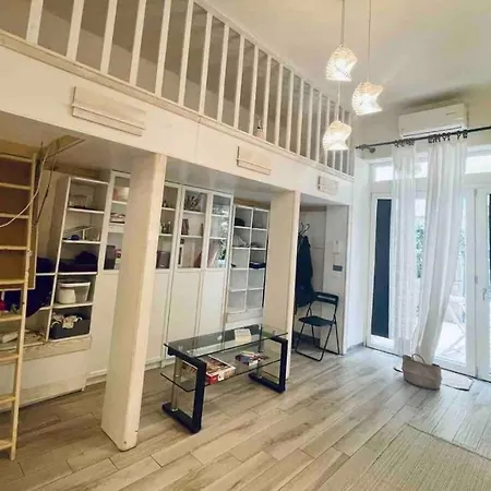 Cosy Modern Flat Private Patio Apartment *