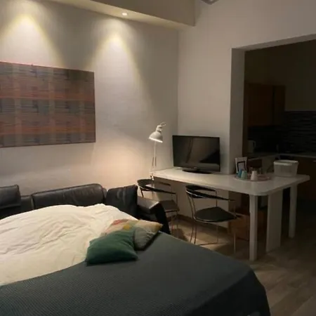 Cosy Modern Flat Private Patio Apartment Florence