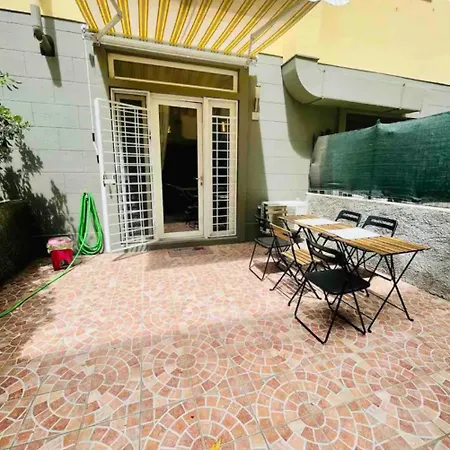 Cosy Modern Flat Private Patio Apartment Florence