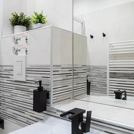 Elegante Con Giardino Privato, Jacuzzi Nel Cuore Di