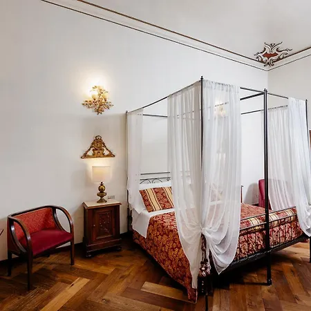 Hotel Palazzo Dal Borgo 4*