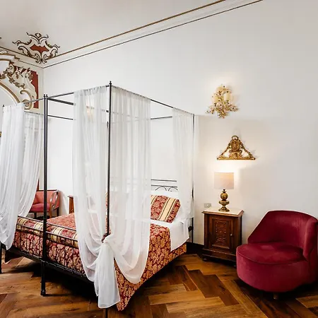 Hotel Palazzo Dal Borgo 4*