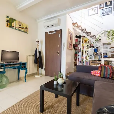 - Cozy Loft Apartment