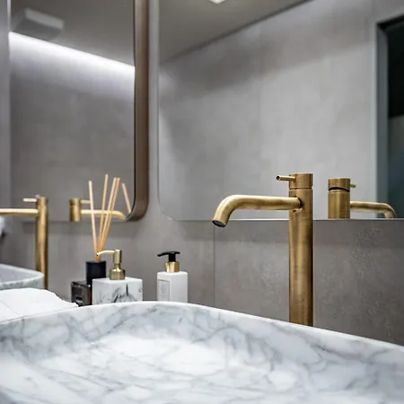 Aparthotel Dimora Collection - Le Corti - Boutique Luxury In A Restored 13th Century Convent, With Sauna And Gym (adults Only)