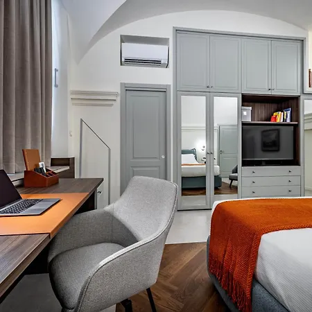 Dimora Collection - Le Corti - Boutique Luxury In A Restored 13th Century Convent, With Sauna And Gym (adults Only) Florence