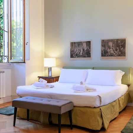 Huge With Private Garden Appartement *