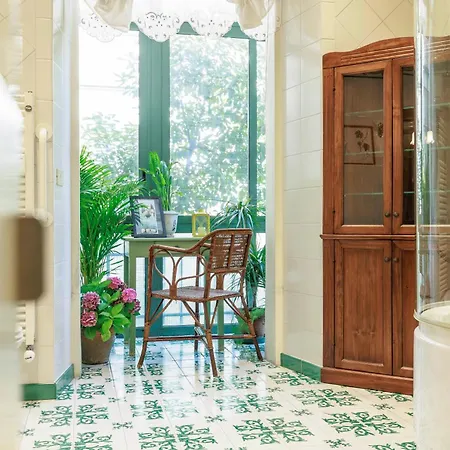 Huge With Private Garden Appartement *