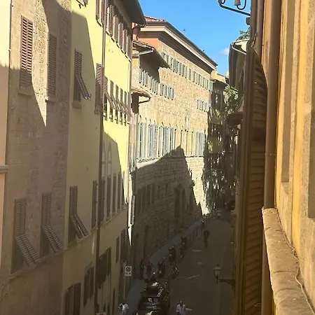 Romantico Con Vista Su Ponte Vecchio Florence