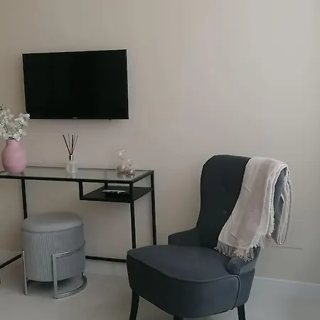 Apartment Degli Artisti - 4 Posti