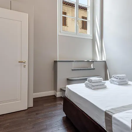 Deluxe Flat In Center