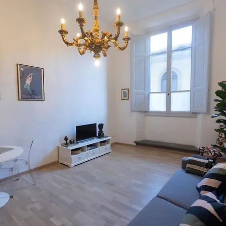 Apartment Palazzo Fioravanti In Centro A