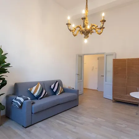 Apartment Palazzo Fioravanti In Centro A *
