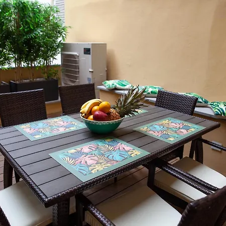 Florentine Jungle Large Terrace Near The Station Apartment