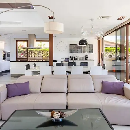 Eleonora Holiday home