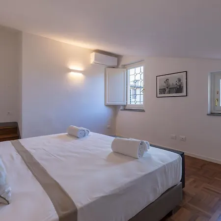 Dora Penthouse Uffizi View Apartment Florence