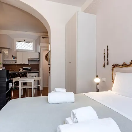 Cathedral Studio, San Lorenzo Apartment *