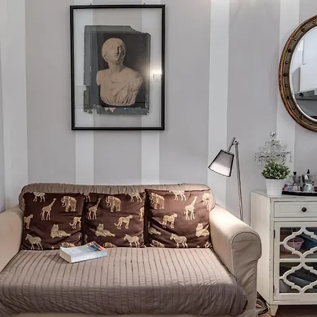 Cathedral Studio, San Lorenzo Apartment *