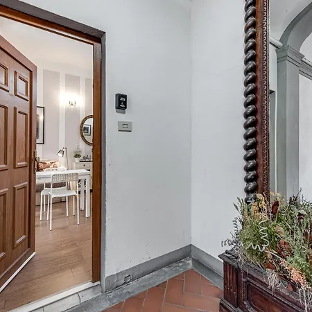 Cathedral Studio, San Lorenzo * Florence