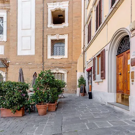 Cathedral Studio, San Lorenzo Apartment *