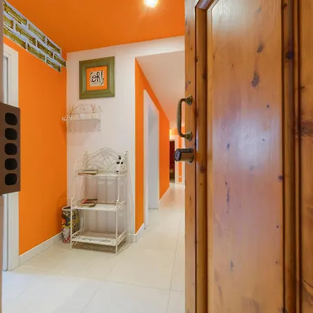 Con 2 Bagni, Ac E Wifi A Due Passi Dalla Stazione E Dal Centro Storico Apartment