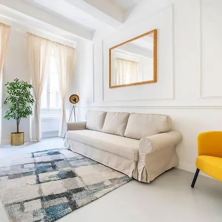 Duomo Deluxe Apartment,