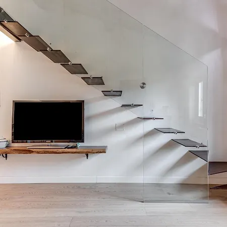 Luxury Apartment *
