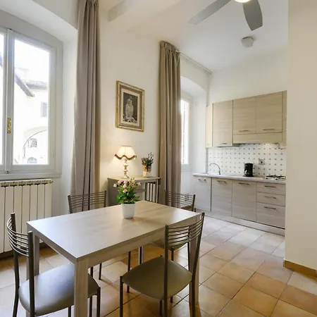 Pitti Sweet Apartment *