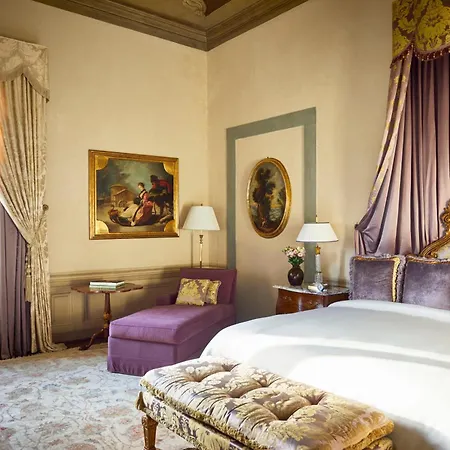 Four Seasons Hotel 5*